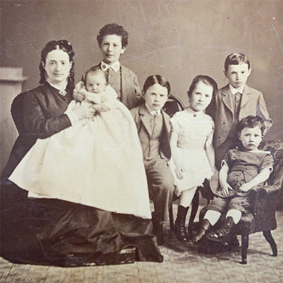 Clara med sin mor og fem søskende, 1868