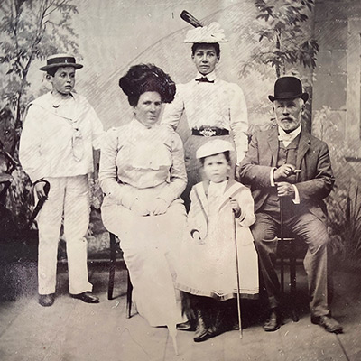 Familien Lachmann med guvernante, 1901